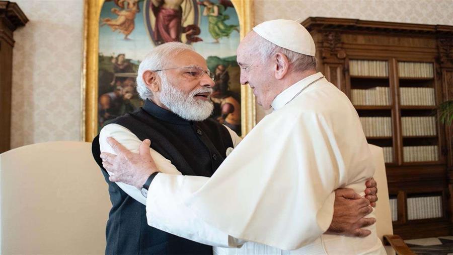 पीएम मोदी ने कैथोलिक चर्च प्रमुख पोप फ्रांसिस से मुलाकात की