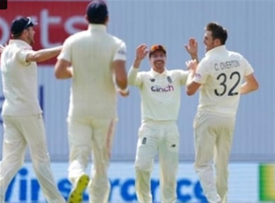 लीड्स में खेले जा रहे तीसरे टेस्ट में भारत की इंग्‍लैंड के हाथों पारी और 76 रनों से करारी हार