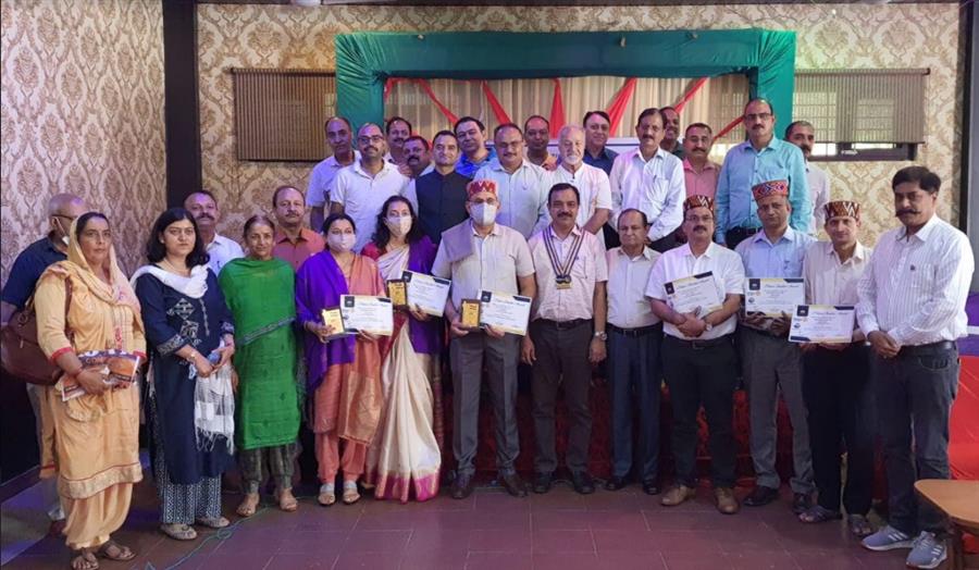 रोटरी क्लब हमीरपुर ने राष्ट्र निर्माता पुरस्कार से नवाजे उत्कृष्ट शिक्षक