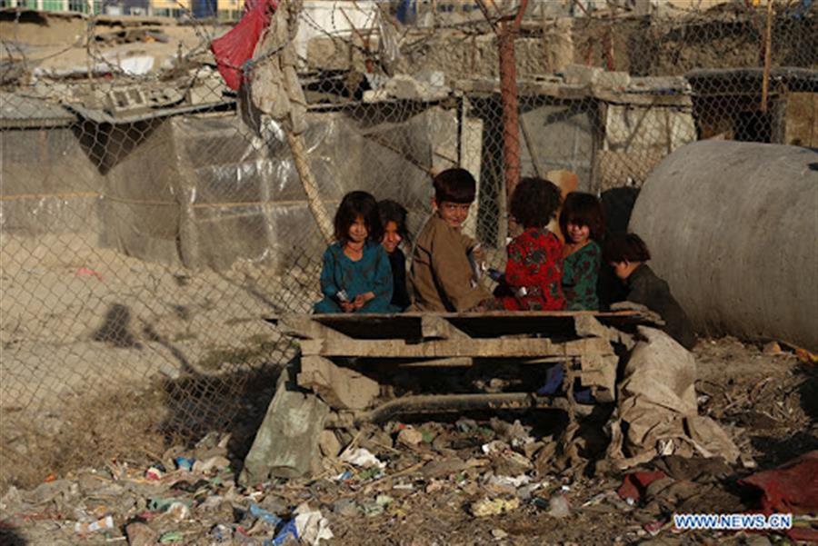 सार्वभौमिक गरीबी की दहलीज पर खड़ा है अफगानिस्तान, जोखिम में पड़ी 20 साल की प्रगति 