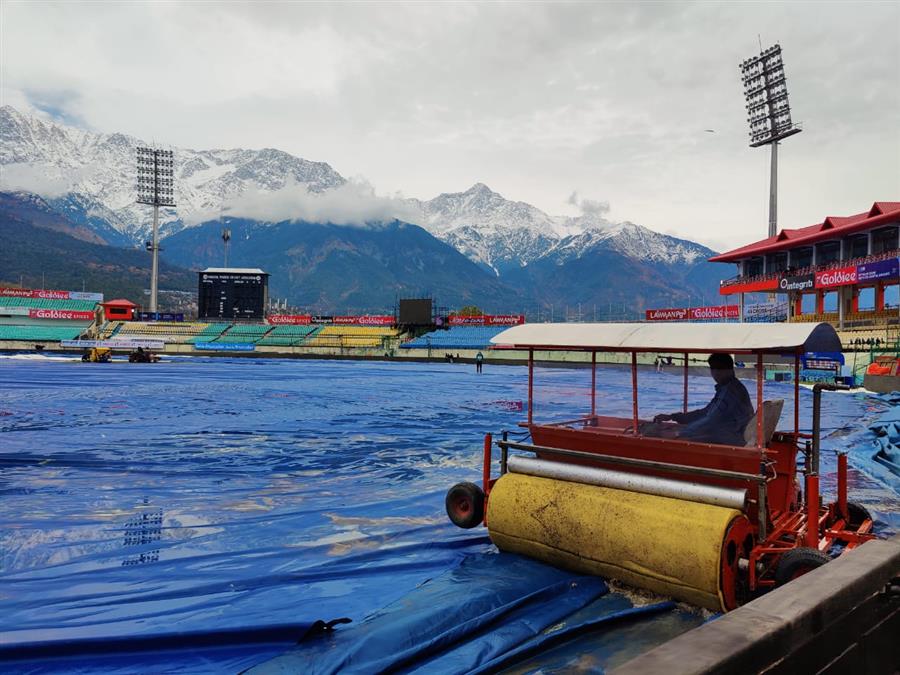 धर्मशाला में भारत-श्रीलंका दूसरे टी-20 मुकाबले को तैयार, बारिश के डर से चला रहा पूजा-पाठ