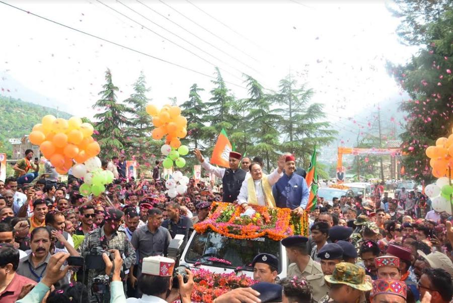 कुल्‍लू में नड्डा का सम्‍मान, बोले डबल ईंजन सरकार से हुआ अतुलनीय विकास