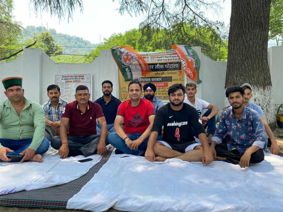 पुलिस भर्ती परीक्षा पेपरलीक मामले में युकां का धरना प्रदर्शन पांचवें दिन भी रहा जारी