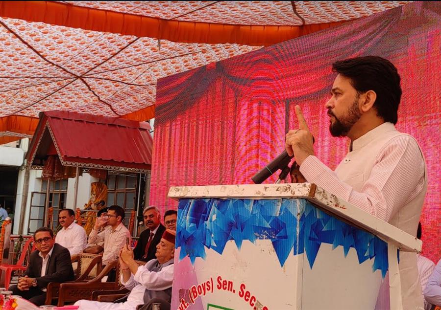 अनुराग ठाकुर ने जिला हमीरपुर के 61 स्कूलों को सौंपे वर्षा जल संग्रहण संयंत्र