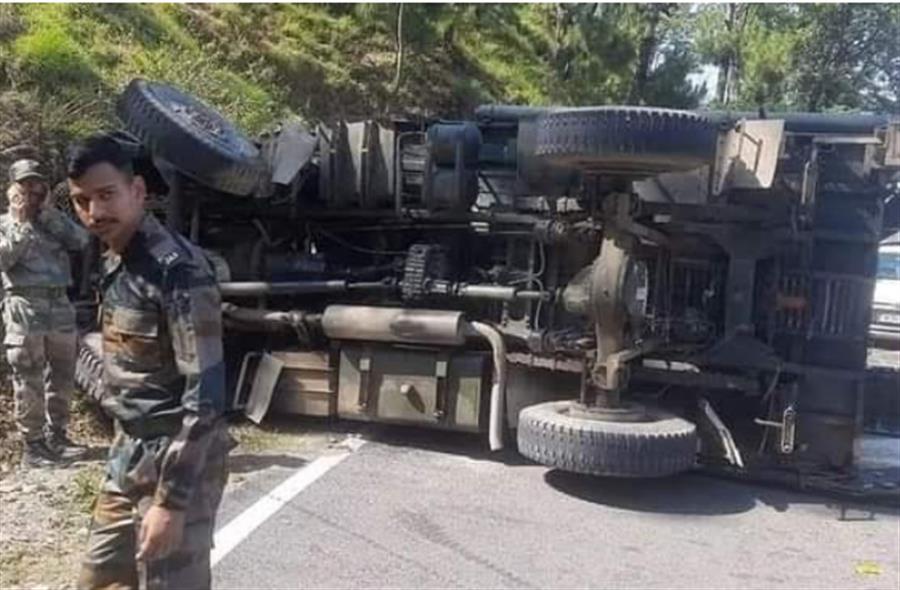 सेना के बेकाबू ट्रक ने कुचले दो युवक, एक की मौत, दूसरा गंभीर
