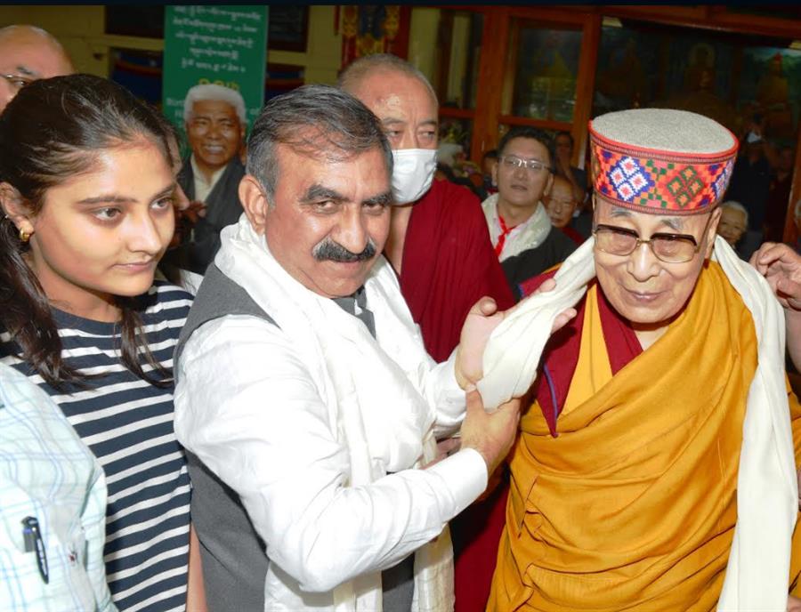 मुख्यमंत्री ने दलाई लामा को जन्मदिन की शुभकामनाएं दीं, कार्यक्रम में शामिल हुए