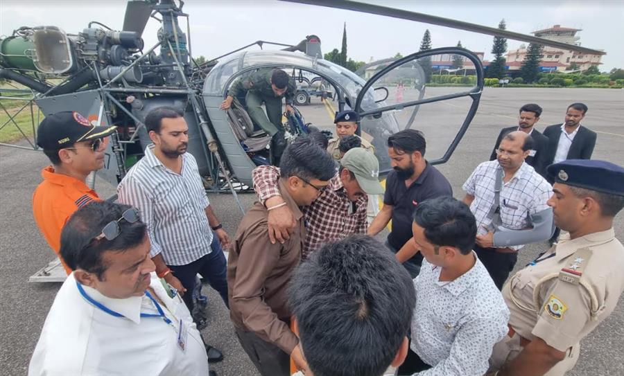 बड़ा भंगाल में सरकार ने वायु सेना की मदद से पांच लोग किए एयरलिफ्ट