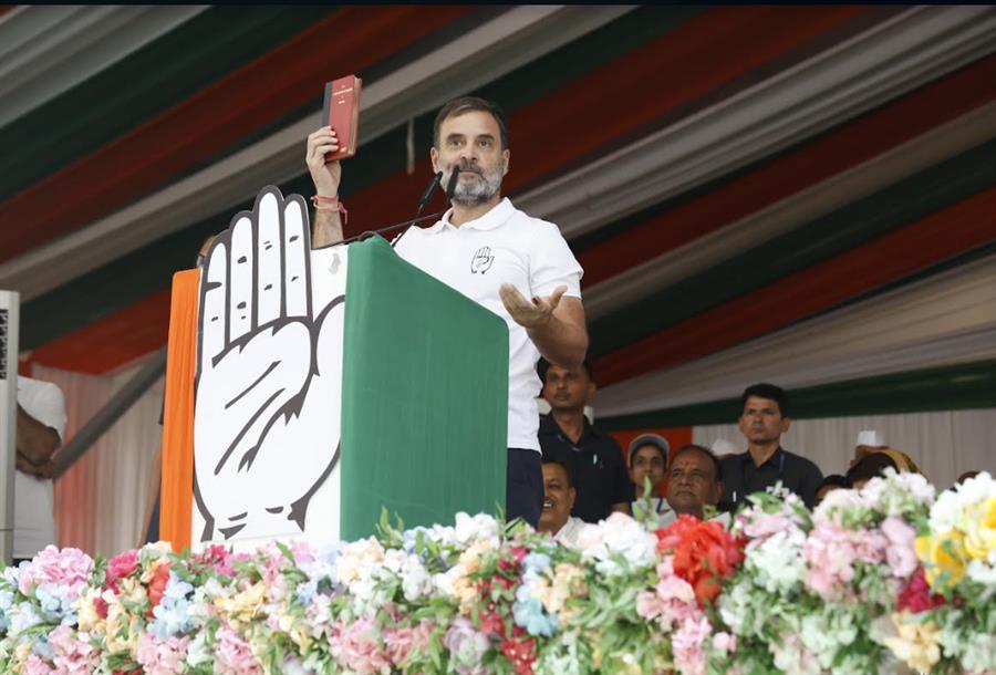 मोदी ने 22 लोगों का 16 लाख करोड़ का कर्ज माफ किया, सेब के दाम अडानी के कंट्रोल में: राहुल   