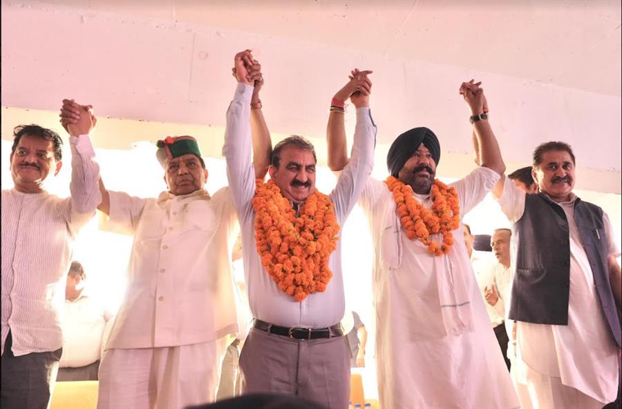 कमल ख़रीद चुनाव लड़ रहे पूर्व विधायकों के साथ नहीं भाजपा के ईमानदार कार्यकर्ता : सीएम