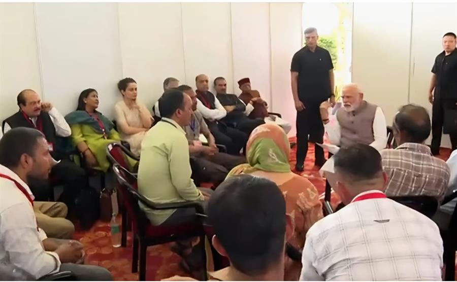 प्रधानमंत्री ने हिमाचल के आपदा प्रभावित क्षेत्रों के लिए 1500 करोड़ रुपये की वित्तीय सहायता की घोषणा की