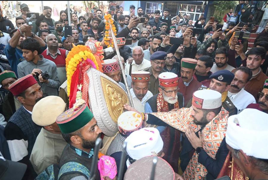 मंडी पहुंचे बड़ा देव कमरूनाग डीसी ने किया स्‍वागत