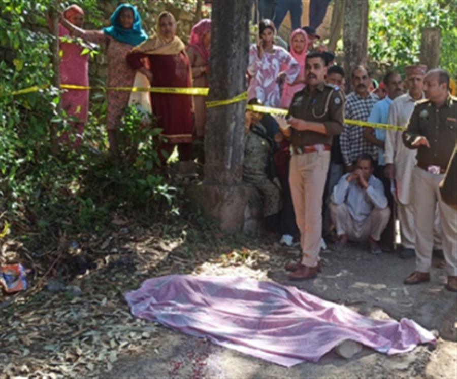 कॉलेज जा रही छात्रा की बेरहमी से हत्‍या, सरेआम सिर धड़ से अलग किया