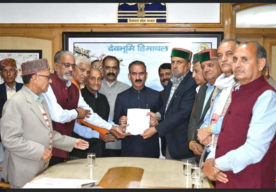 मुख्यमंत्री से हिमाचल प्रदेश पेंशनर्स जॉइंट फ्रंट ने की भेंट