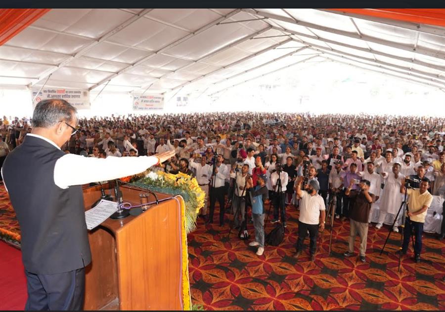 मुख्यमंत्री ने कांगड़ा जिले के नवनिर्वाचित पंचायत प्रधानों एवं उप-प्रधानों को शपथ दिलाई