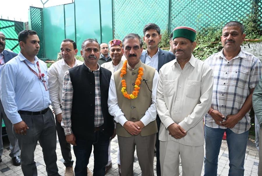 रामपुर भाजपा को झटका, बृजलाल 300 समर्थकों सहित कांग्रेस में शामिल