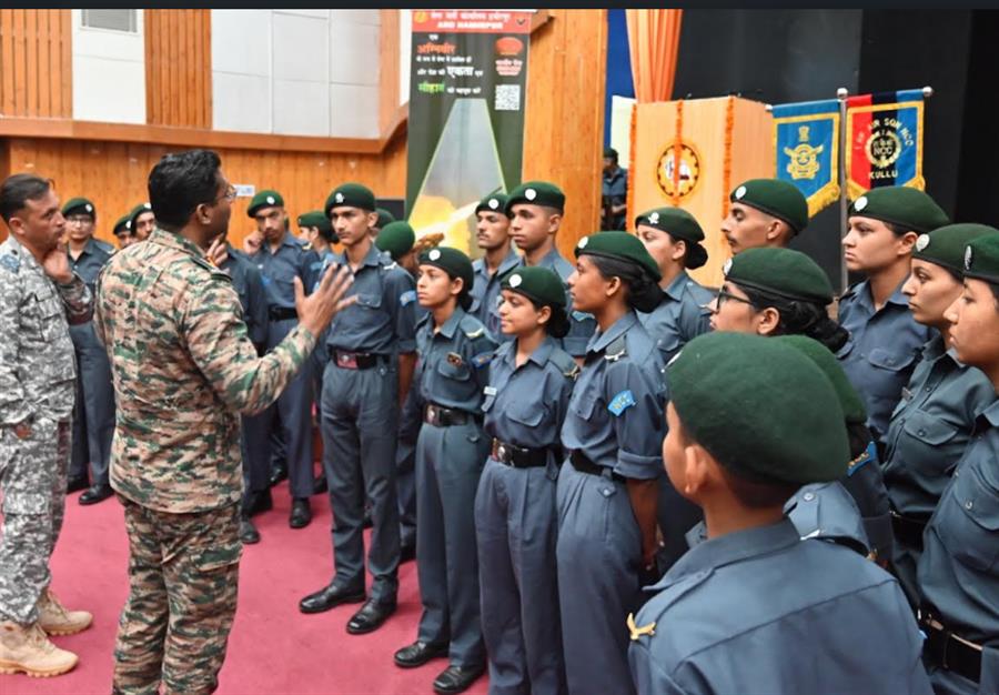 एसपी हमीरपुर और सैन्य अधिकारियों ने एनसीसी कैडेट्स में भरा जोश