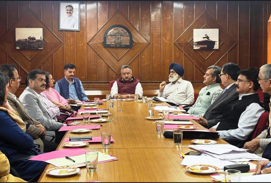 भविष्य की नौकरियों, तकनीकों और चुनौतियों के अनुरुप बनाएं पाठ्यक्रम: शिक्षा मंत्री