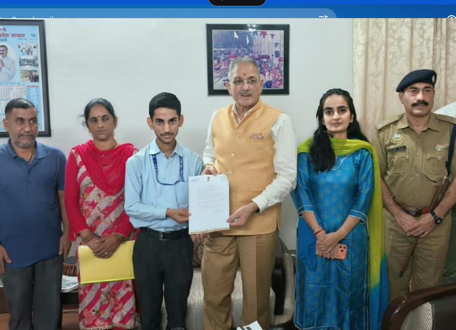सेना के लिए स्वदेशी ड्रोन बनाने वाले सर्वेश शर्मा को राज्‍यपाल ने किया सम्मानित