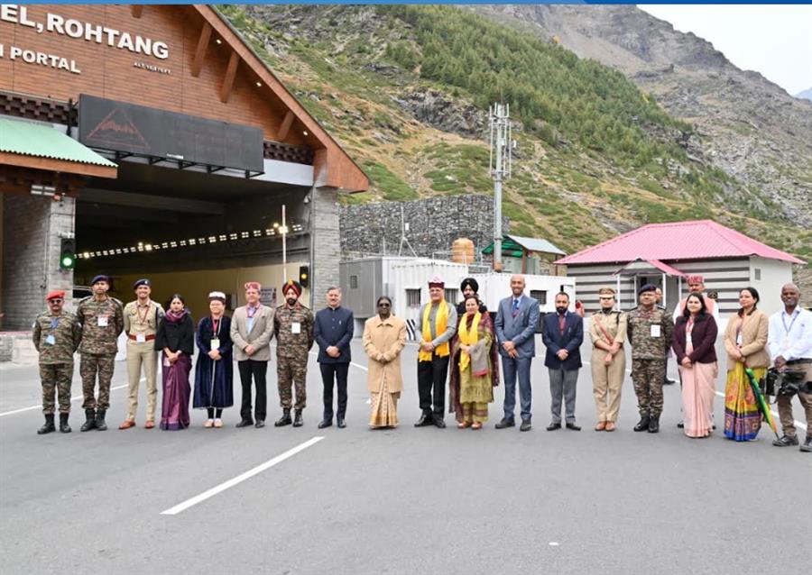 राष्ट्रपति द्रौपदी मुर्मु ने निहारी अटल टनल रोहतांग