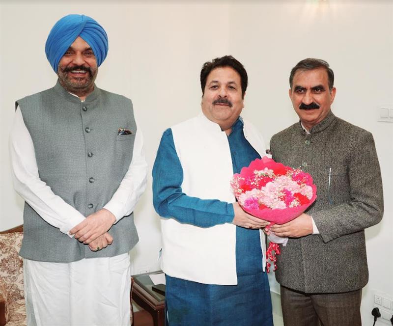 मुख्यमंत्री ने प्रदेश कांग्रेस प्रभारी राजीव शुक्ला और एआईसीसी प्रदेश सचिव तेजिंदर पाल सिंह बिट्टू से की भेंट